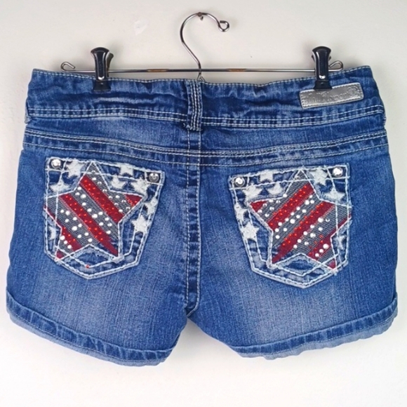 Wall Flower Pants - WALL FLOWER Patriotic Blingy Rhinestone Stars & Stripes Jean Shorts SZ